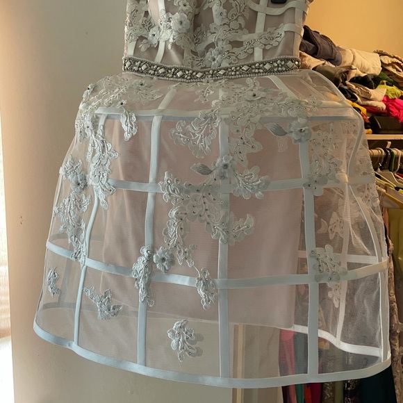 Beautiful white and nude cocktail/wedding dress. - Picture 3 of 5